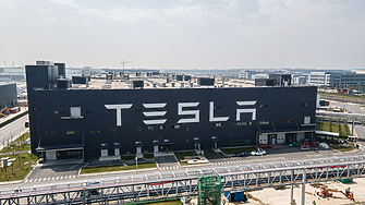 Tesla загуби $150 млрд. от оценката си заради кавгата между Тръмп и Мъск
