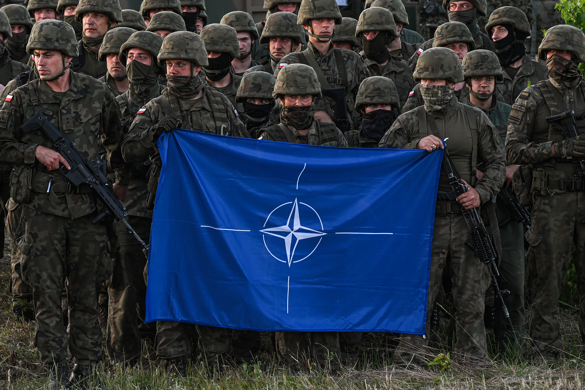 НАТО повишава с 30 процента производствените нормативи за отбранителната индустрия
