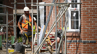 Британското правителство планира да обучи 120 000 местни строители инженери