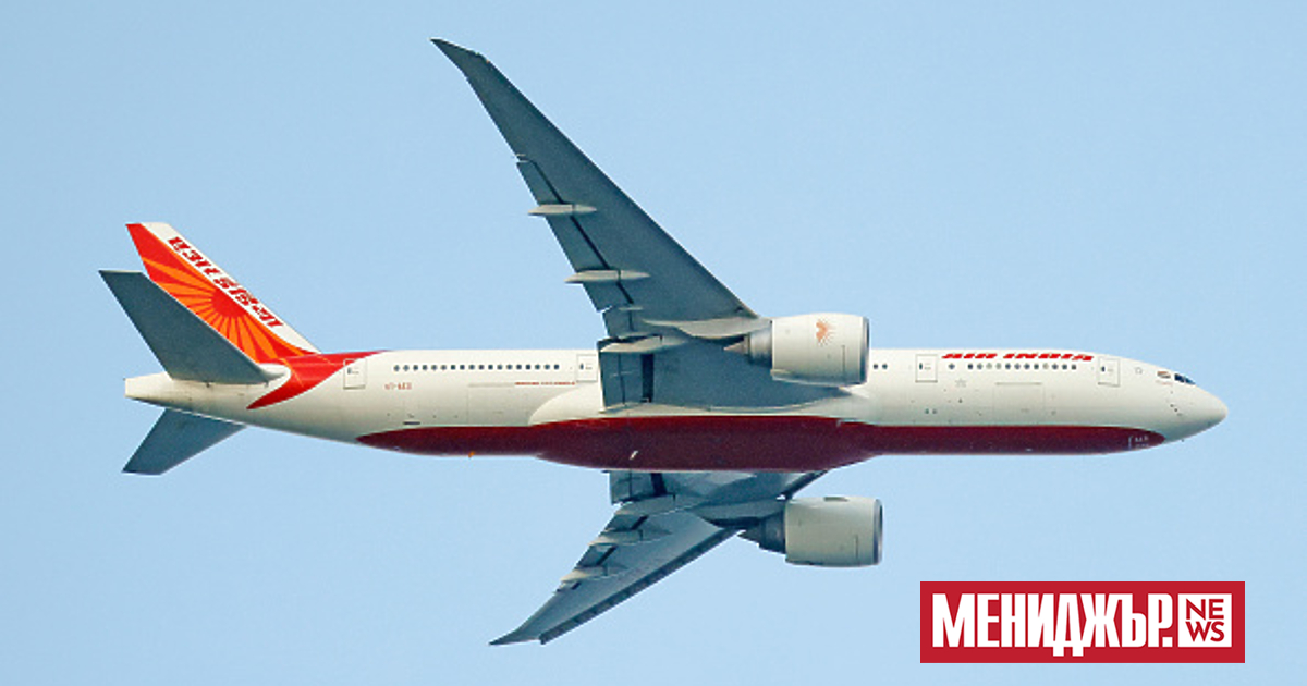 Пътнически самолет на Air India се разби след излитане близо