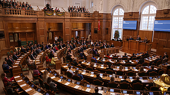 Датският парламент гласува законопроект който позволява разполагането на американски военни