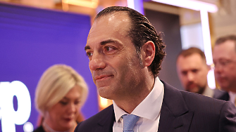 Новият топ мениджър на Stellantis ще печели до 23 млн. долара годишно, но по-малко от предшественика си