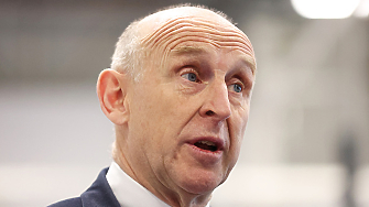 Британският министър на отбраната Джон Хийли заяви че правителството ще