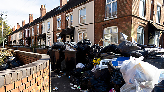 Във Великобритания продължителната стачка на боклукчиите във втория по големина