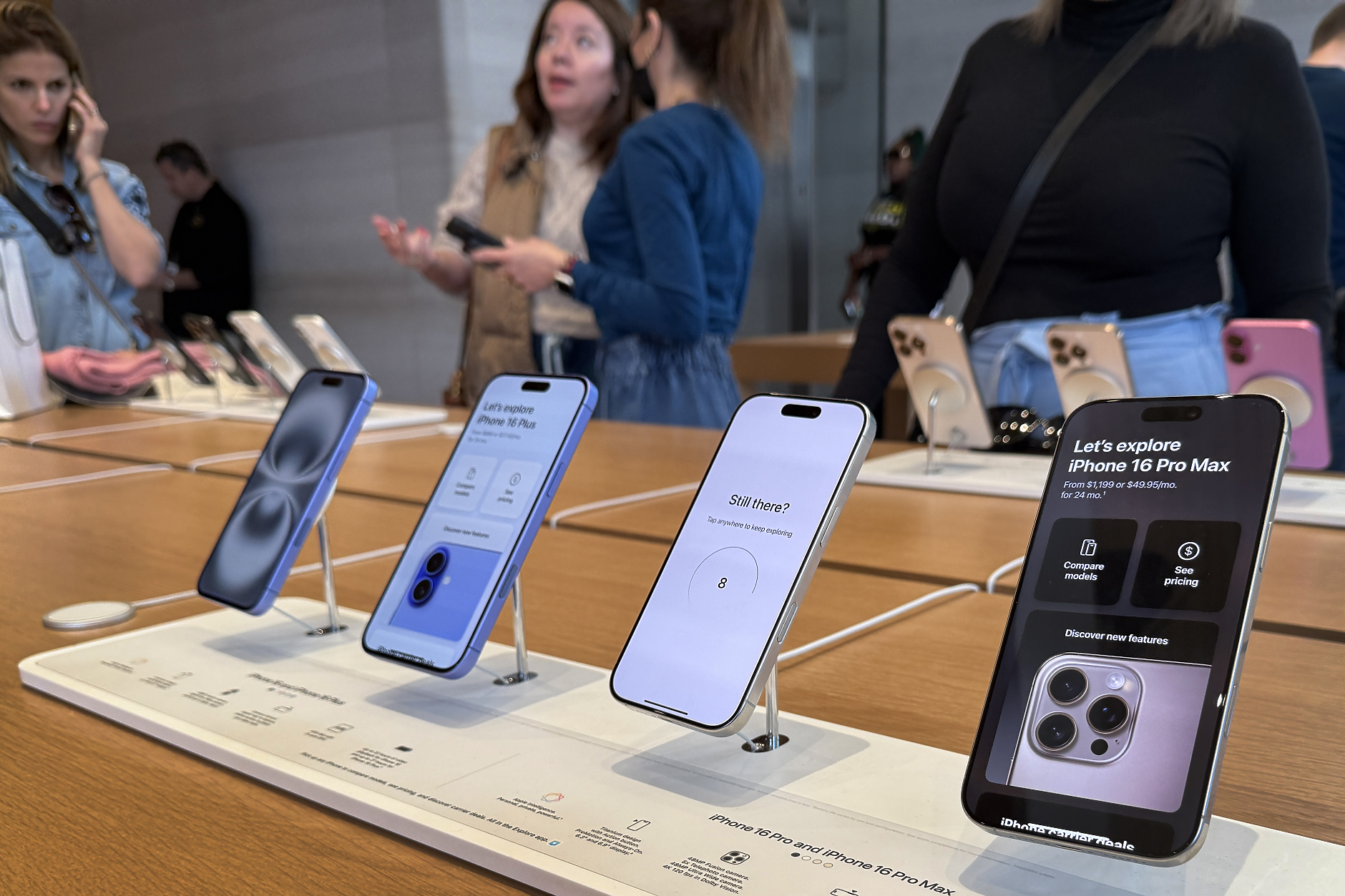 Ройтерс: Foxconn изпраща 97% от износа на iPhone от Индия в САЩ, докато Apple се бори с митата на Тръмп.