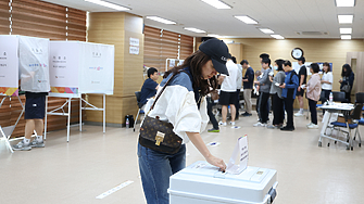 Днес южнокорейците гласуват за нов президент с надеждата да бъде