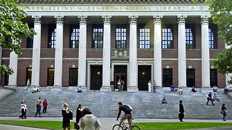 Юристите на Харвардския университет настояха федералния съд да излезе с