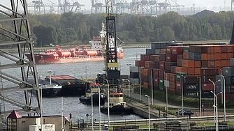 Пристанищата в Европа включително Антверпен са обхванати от сериозни задръствания