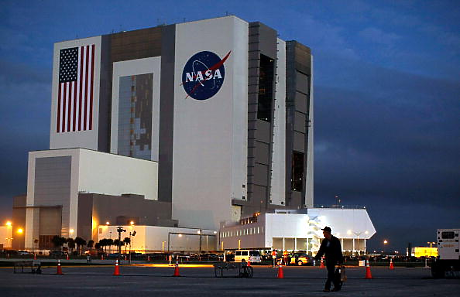 NASA продължава да изпълнява космическата си програма, Мъск няма да спира кораба Dragon