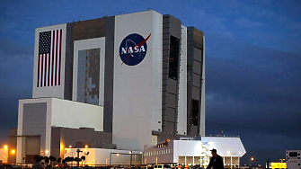 NASA продължава да изпълнява космическата си програма, Мъск няма да спира кораба Dragon