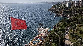 Властите в Турция започнаха да запечатват хотели в най голямата община