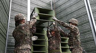 Южнокорейските военни спряха излъчването от високоговорителите на границата със Северна