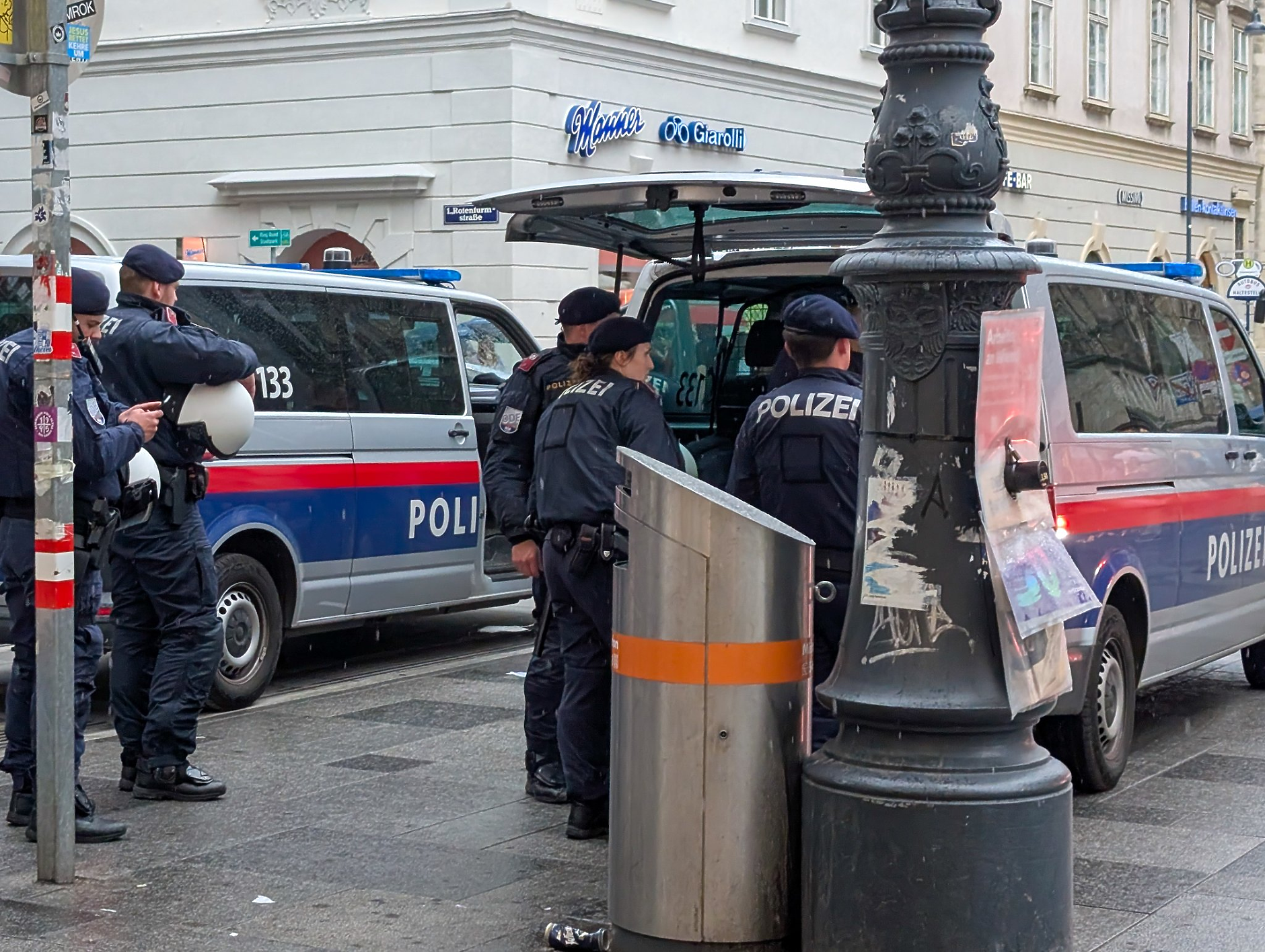 Осем жертви след стрелба в училище в Грац