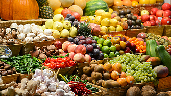 Потребителската кошница от 27 продукта е поевтиняла с 1 лев за последната седмица