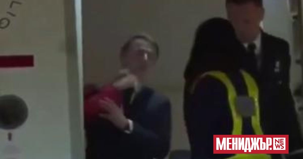 Видео на френския президент Еманюел Макрон, на което се вижда