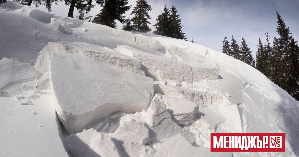 Голямо срутване на ледник над швейцарското село Блатен, доведе до