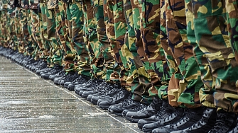 Колко би струвало връщането на казармата в България?