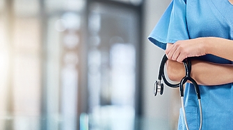 Специалностите Медицинска сестра и Акушерка ще бъдат защитени професии а