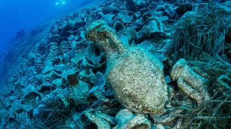 Изследователи край бреговете на Колумбия откриха съкровища от кораб потънал