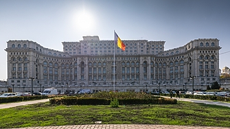 Веднага след встъпването си в длъжност като президент на Румъния