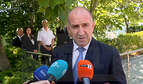Радев: Да твърдиш, че няма да допуснеш скок на цените след влизането на еврото, e подигравка с хората
