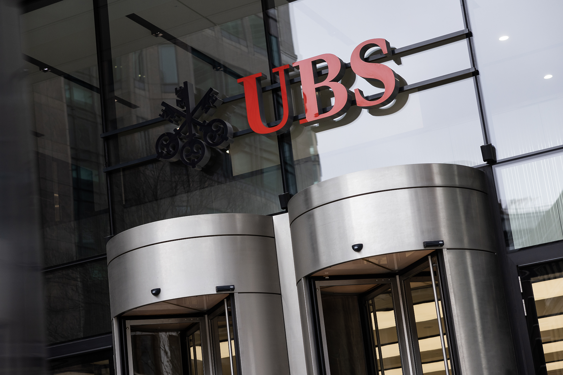 UBS стартира обратно изкупуване на акции на стойност до 2 млрд. дола