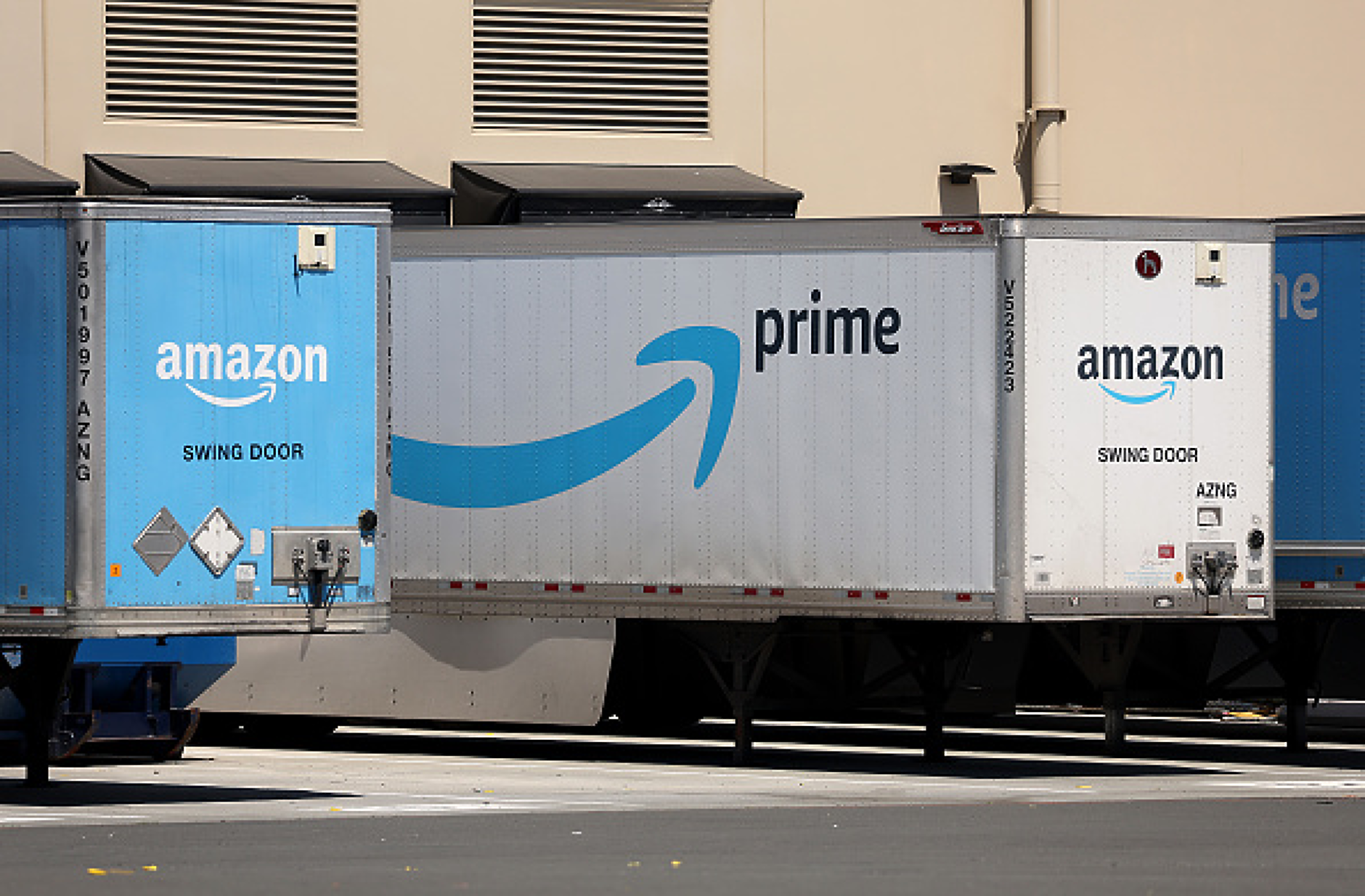 Amazon инвестира 40 милиарда паунда във Великобритания за три години