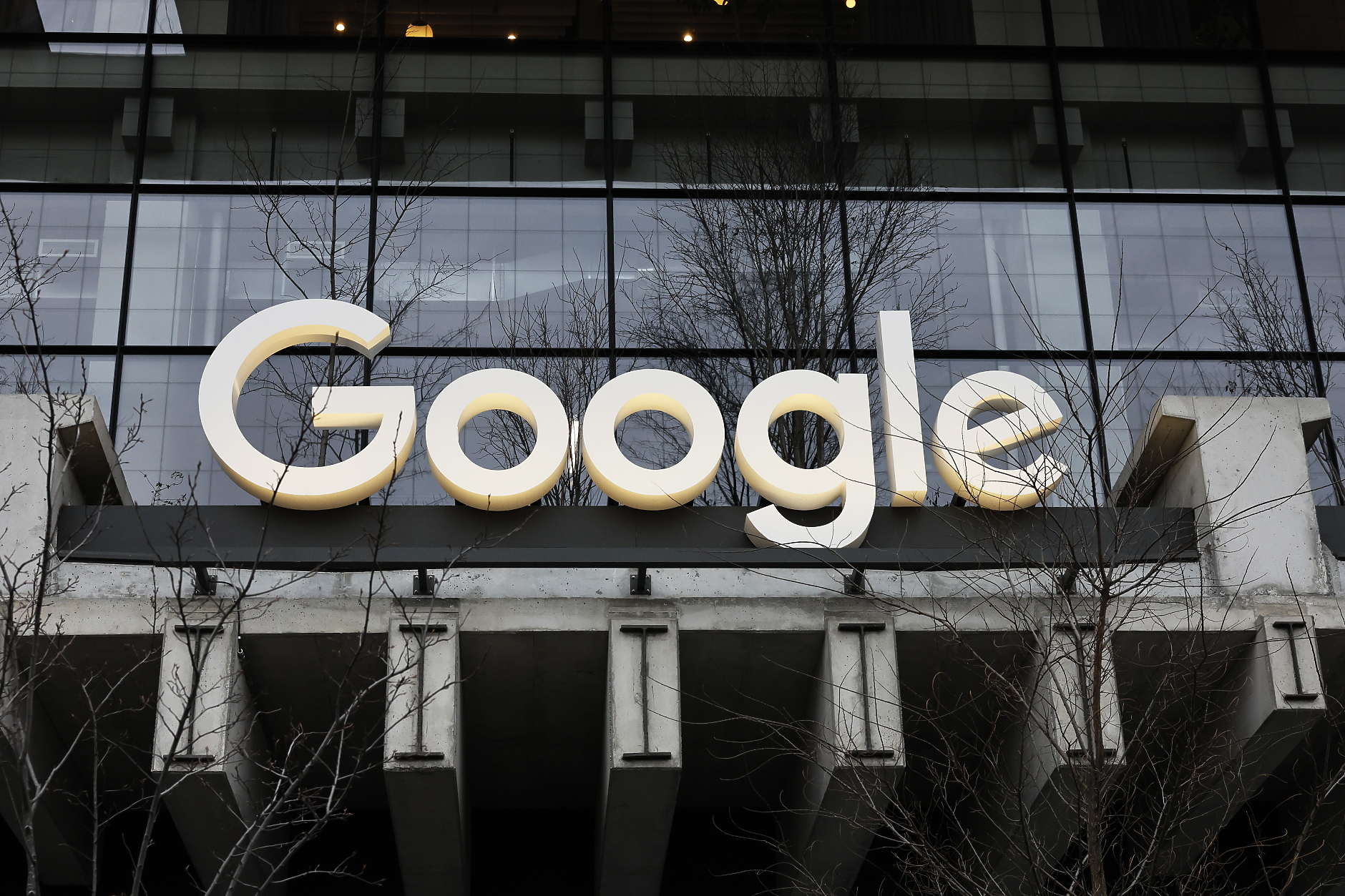 Великобритания може да принуди Google да промени класиранията в търсачката и да предложи алтернативи