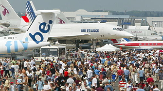 Всяко второ лято над 100 000 професионалисти от авиационната индустрия