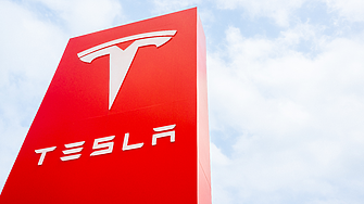 Илон Мъск уволни шефа на производството в Tesla Омеад Афшар