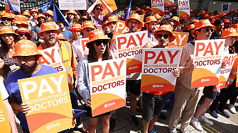 Лекарите избират да не идват и да работят във Великобритания