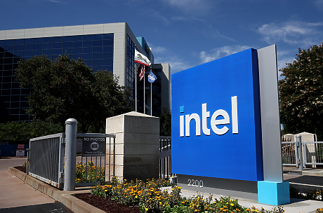 Новият шеф на Intel иска да транформира  бизнеса с производство на чипове за външни клиенти