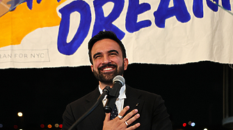 Бившият губернатор на щата Ню Йорк Андрю Куомо отстъпи на