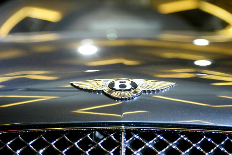 Bentley прави най-значителната промяна на емблемата в 106-годишната си история