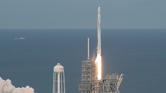 Изстрелването на многократно използваемия космически кораб Crew Dragon с четирима