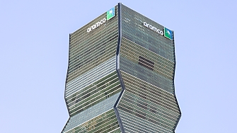 Саудитският петролен гигант Aramco се стреми да продаде до пет газови