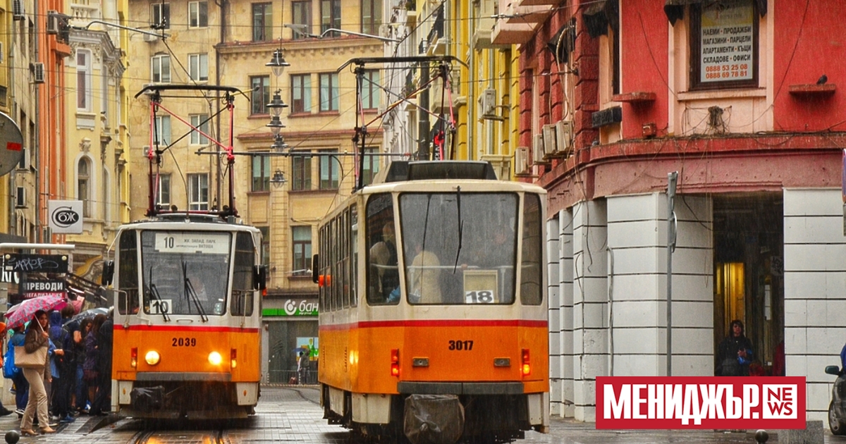 Работещите в наземния градски транспорт в София готвят нов протест