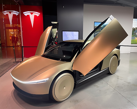 Tesla тества роботаксита в Остин, Тексас
