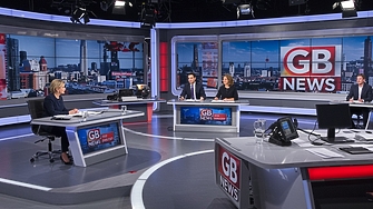 Бившият водещ на новините на британския канал GB News започва съдебни действия