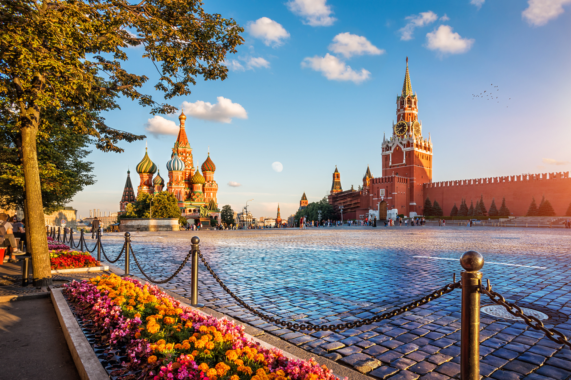 Московско лято - цветя, развлечения и смърт