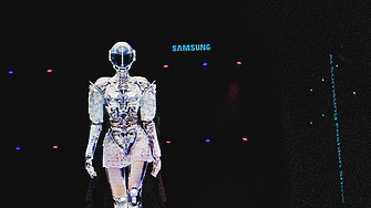 Samsung с първото по рода си AI генерирано модно шоу в България