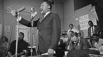 Администрацията на Тръмп публикува документи на ФБР за убийството на