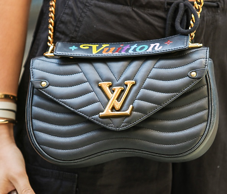 Хонконг разследва изтичане на данни на близо половин милион клиенти на Louis Vuitton