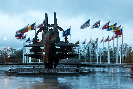 NATO се готви за едновременен конфликт с Русия и Китай през следващите две години
