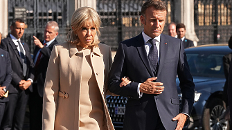 Френският президент Еманюел Макрон и съпругата му Брижит заведоха дело