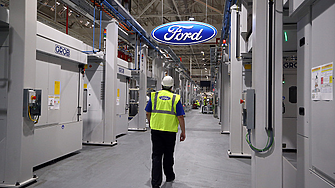 Ford изтегля 694 000 автомобила в САЩ поради опасност от пожар в двигателния отсек