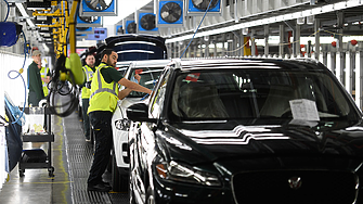 Автопроизводителят Jaguar Land Rover ще съкрати до 500 служители на ръководни позиции