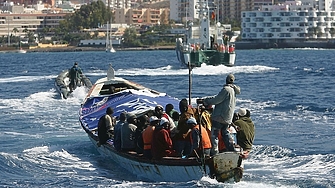 Властите на Канарските острови и Сеута ще платят авансово над