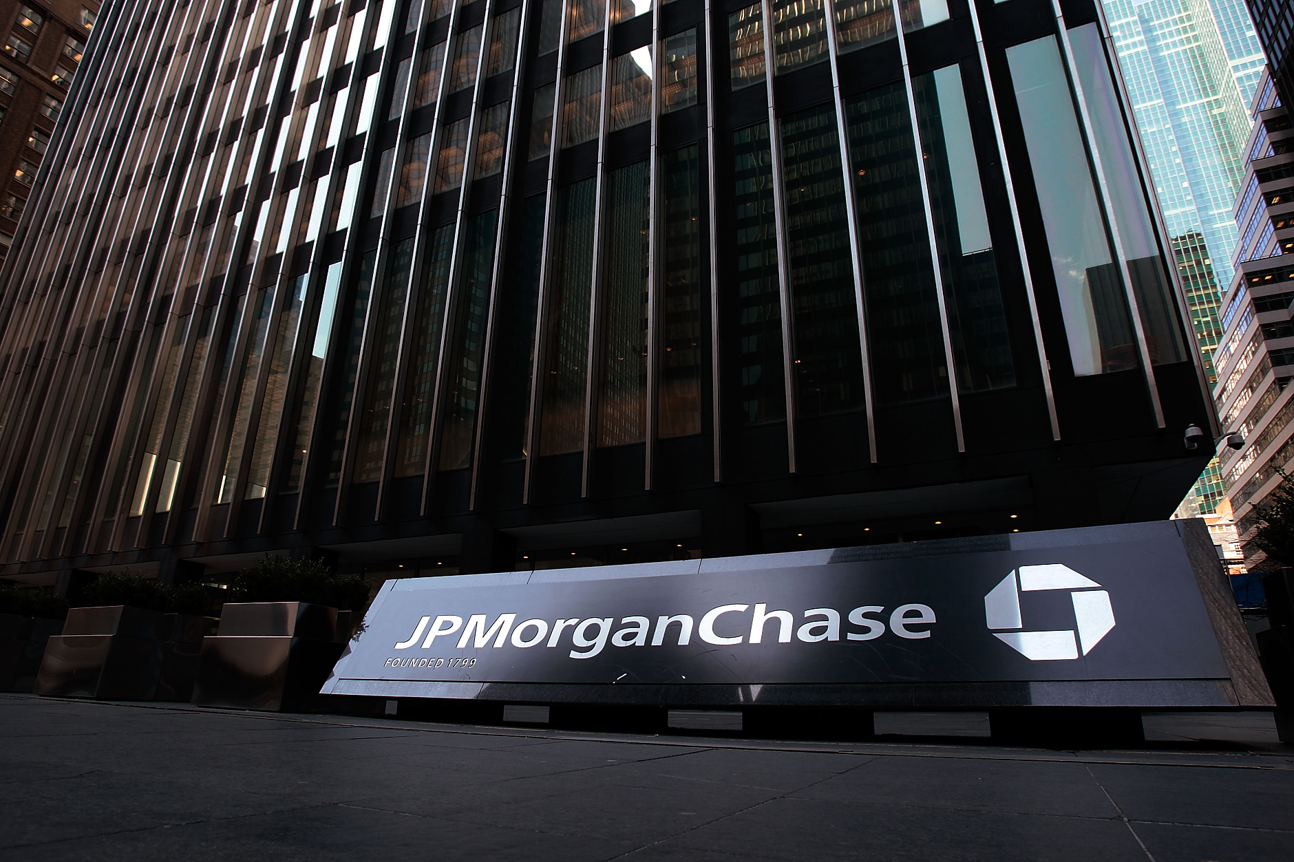 JPMorgan обмисля предлагането на заеми, обезпечени с криптовалути