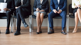 Пазарът на труда в България запазва стабилност в средата на